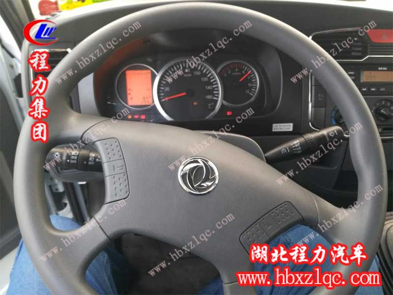 內(nèi)飾1.jpg